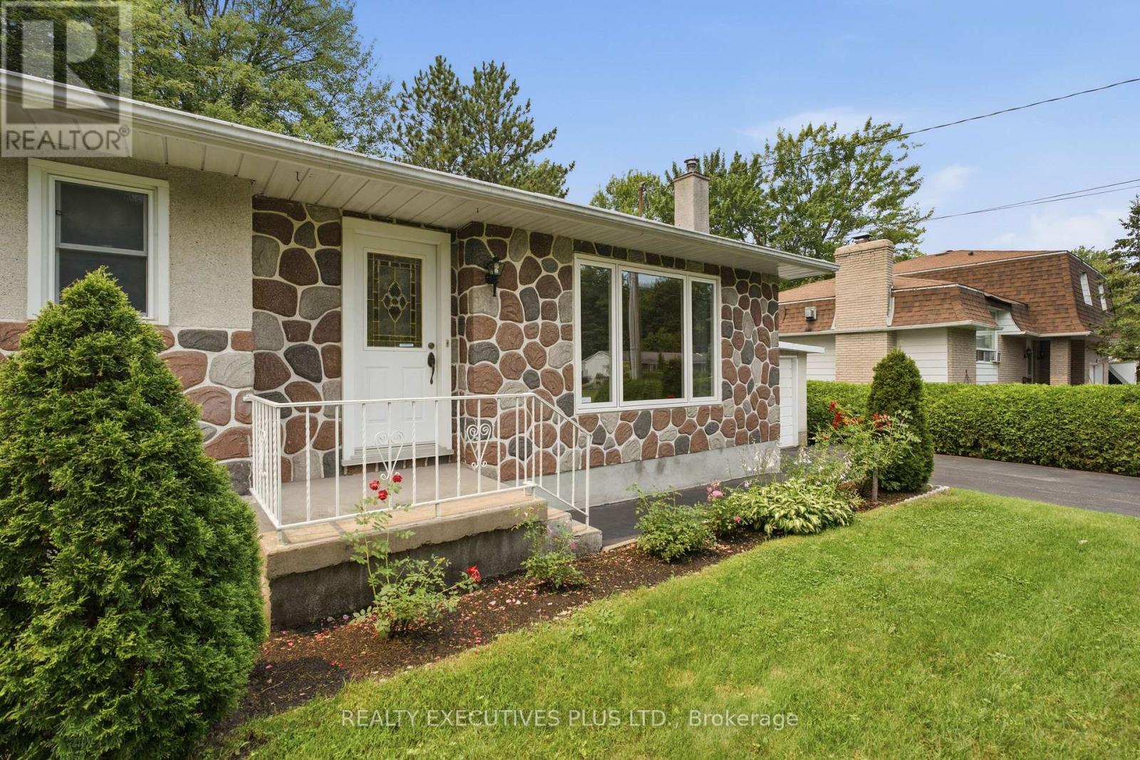 2593 CLEROUX CRESCENT
