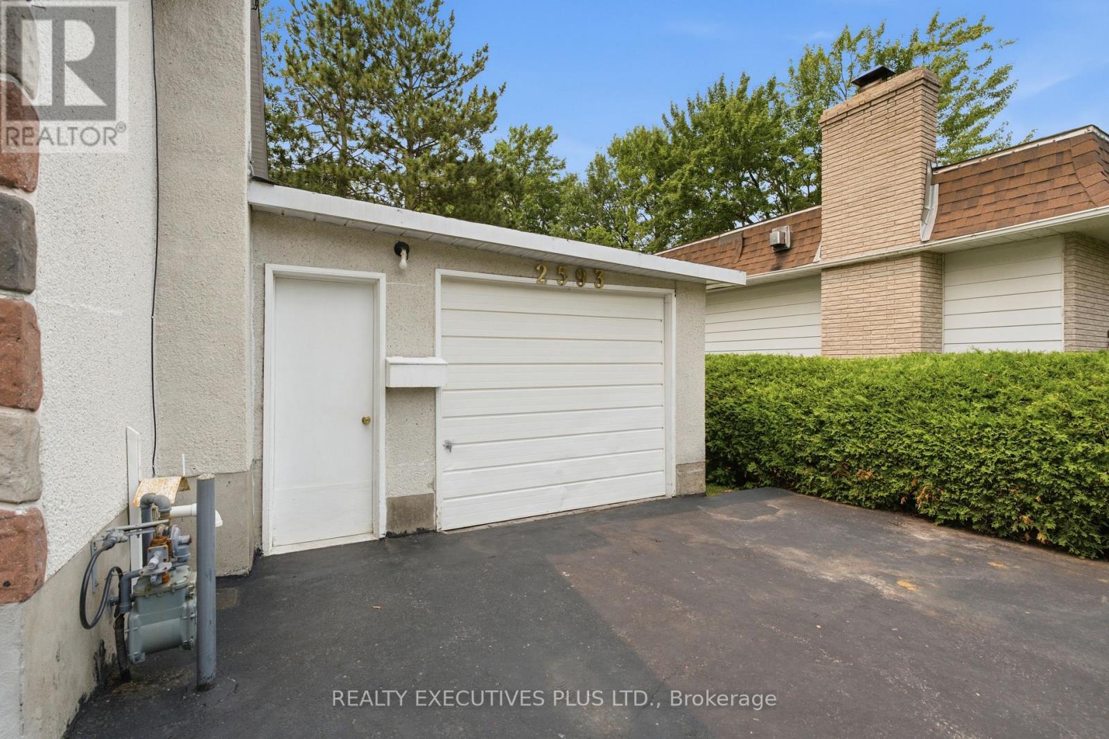 2593 CLEROUX CRESCENT