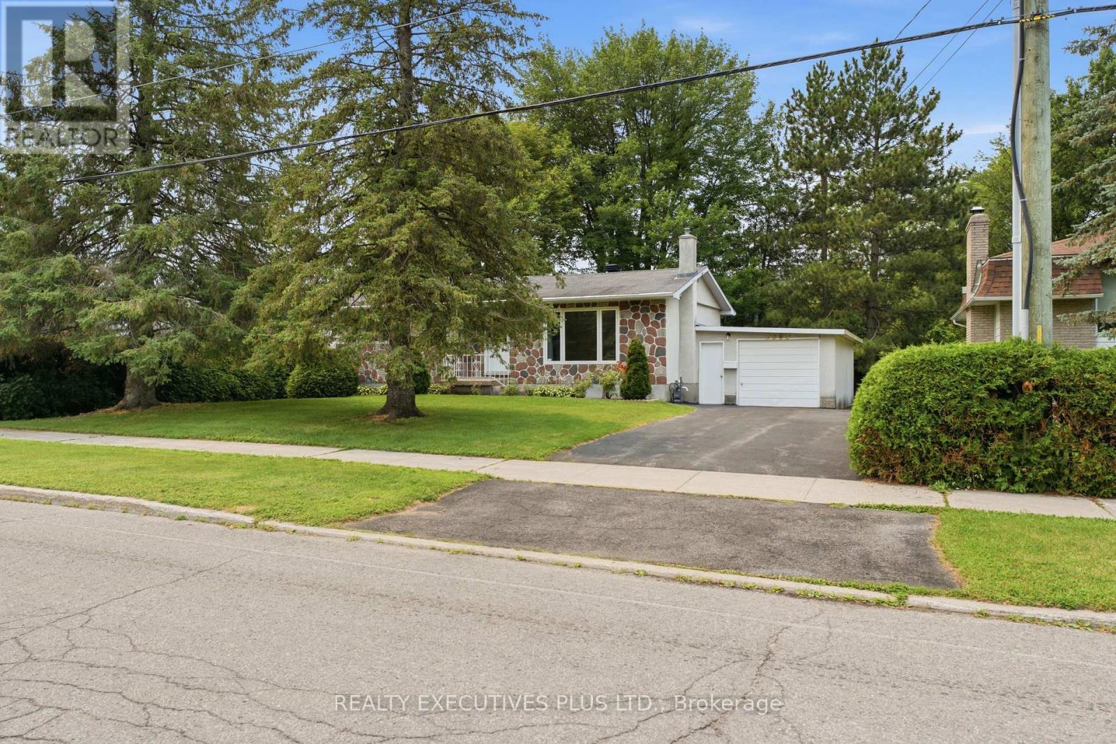 2593 CLEROUX CRESCENT