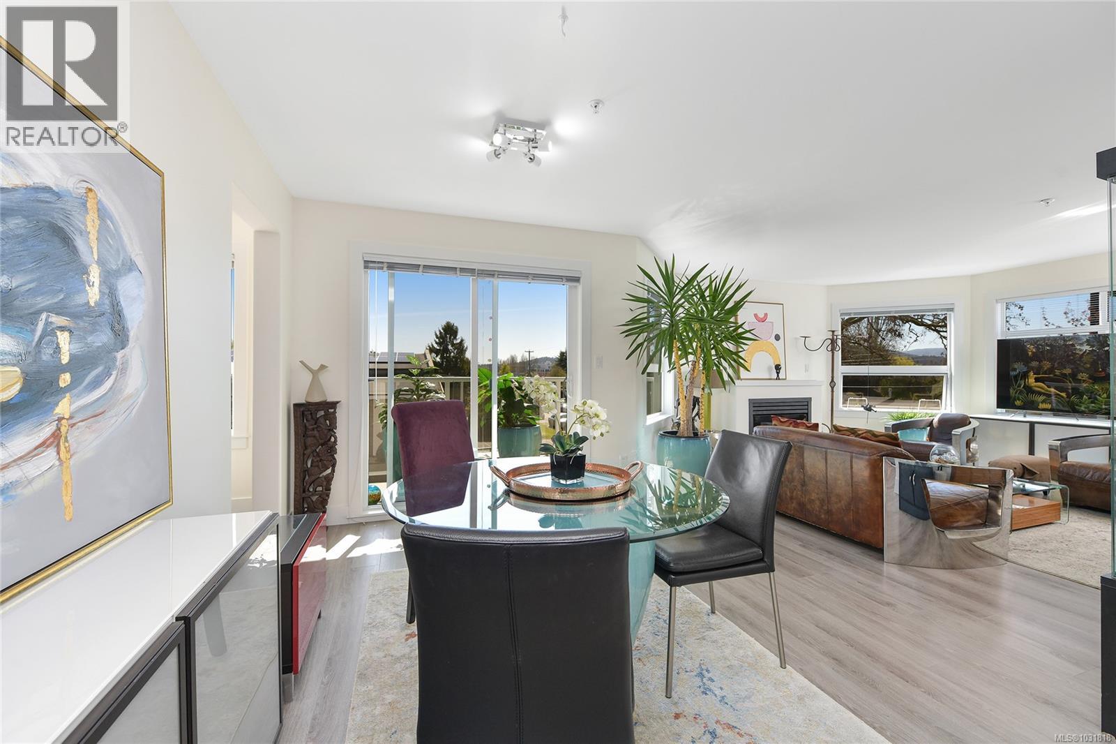 203 2440 Oakville Ave