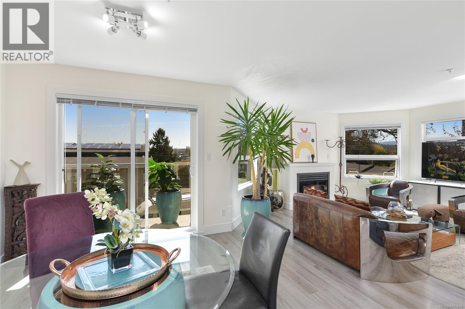 203 2440 Oakville Ave