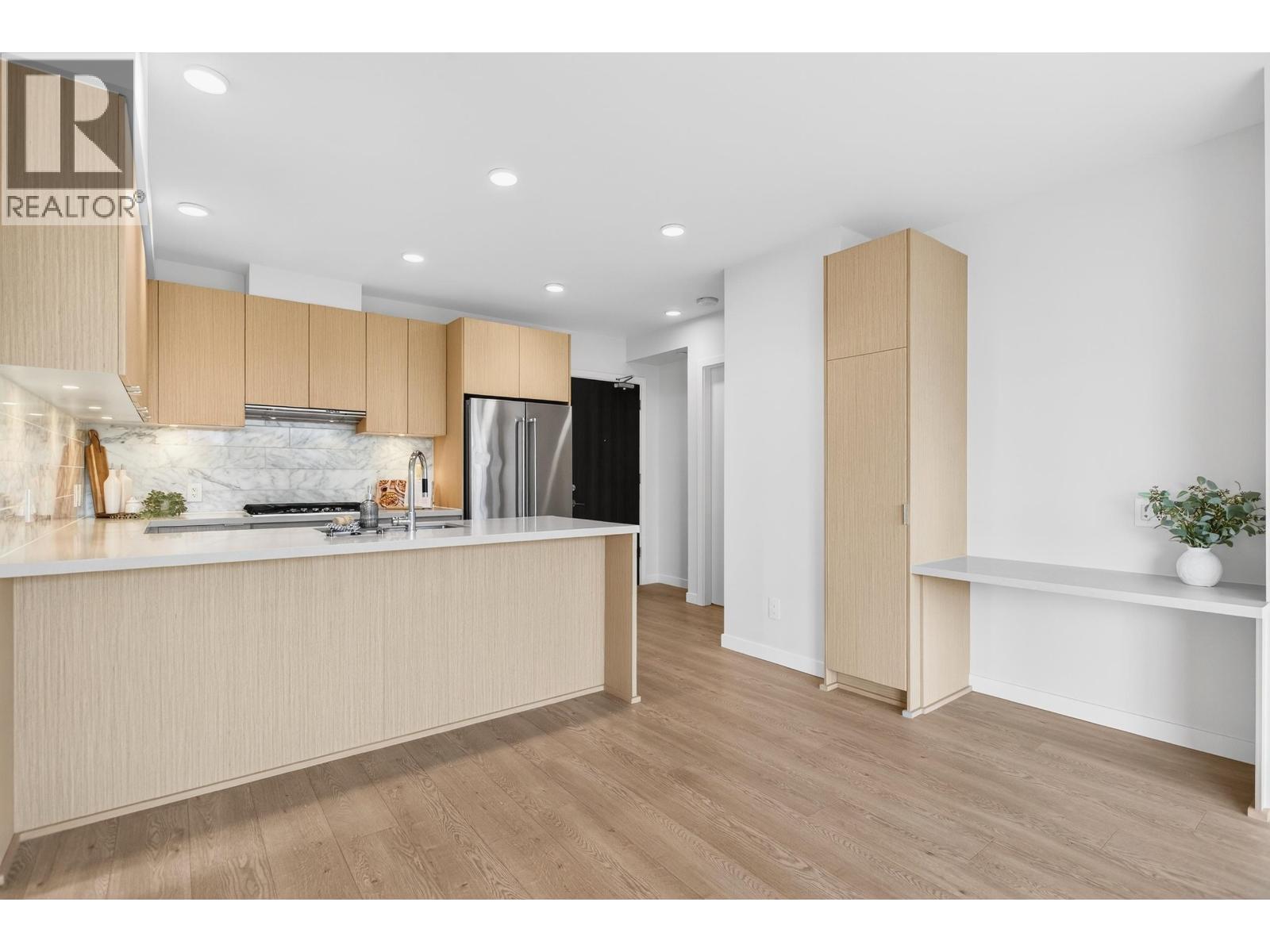 1706 530 WHITING WAY