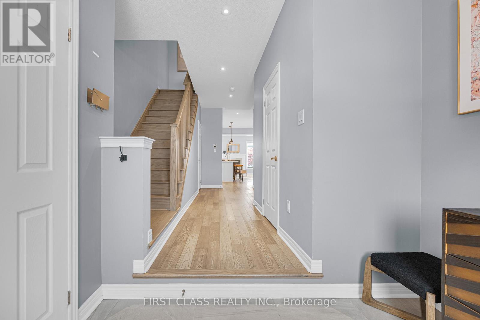 352 LEADWOOD GATE