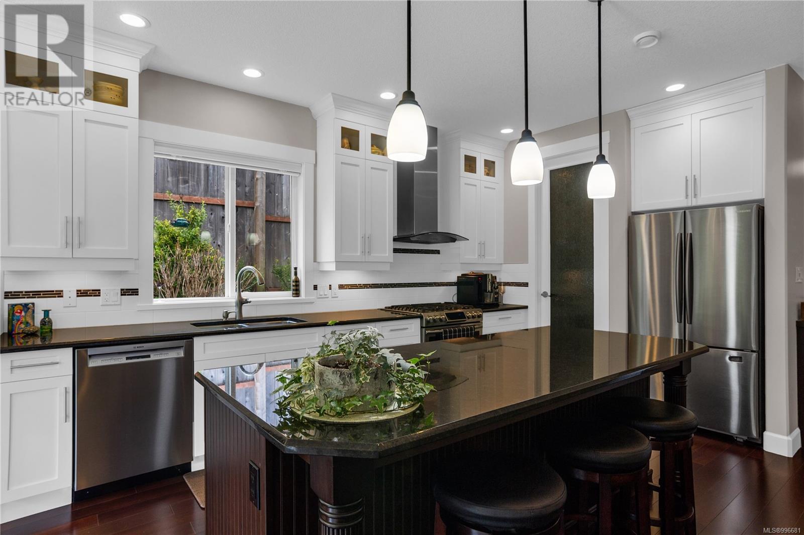 174 Sunningdale Rd E