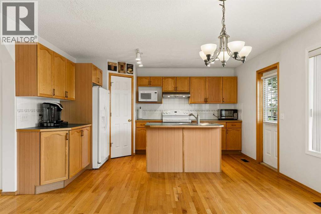 72 Douglas Glen Heights SE