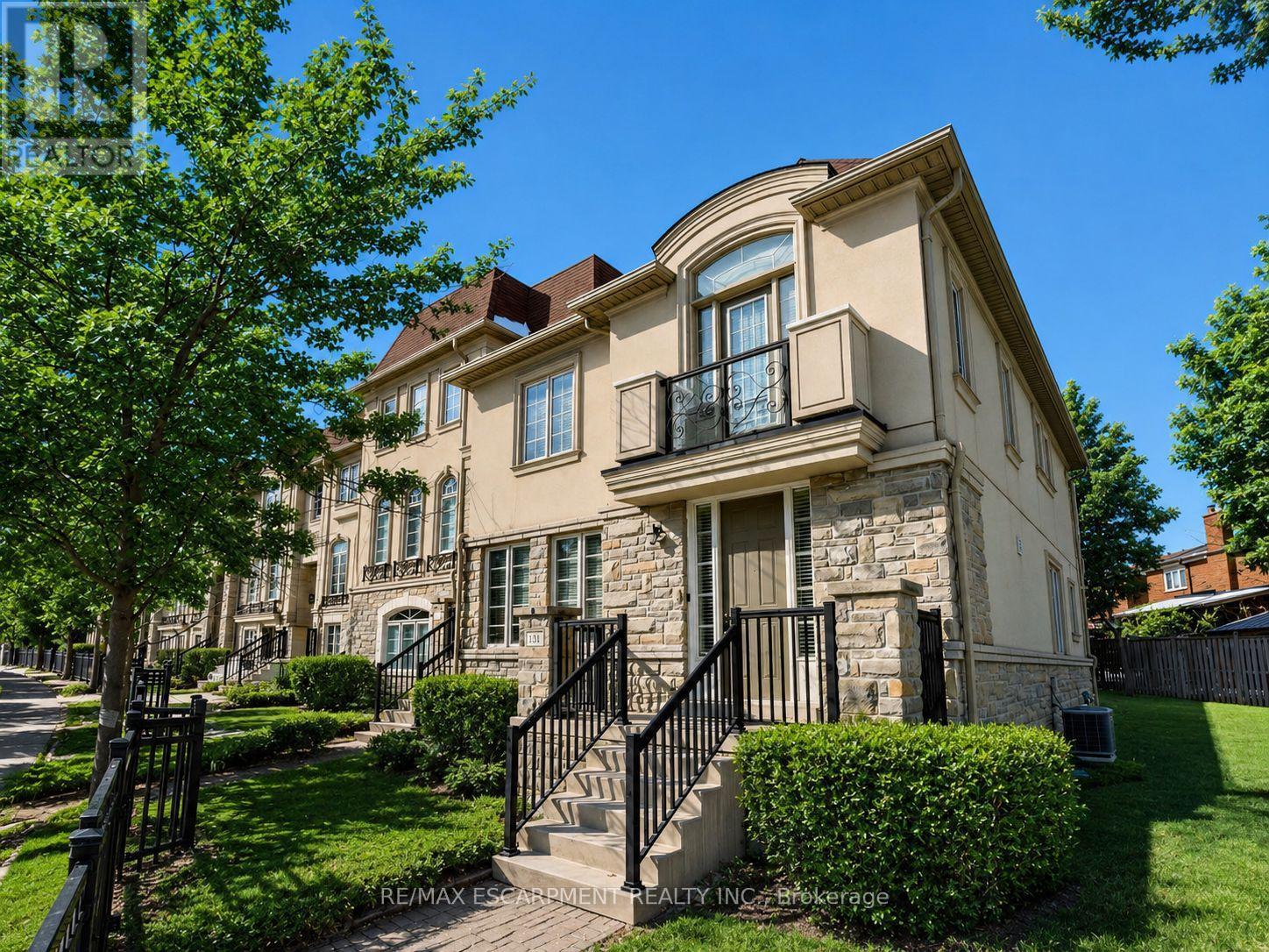 Photo 1 of 33 — 131 ROBERT SPECK PARKWAY, Mississauga (City Centre), ON L4Z0A6