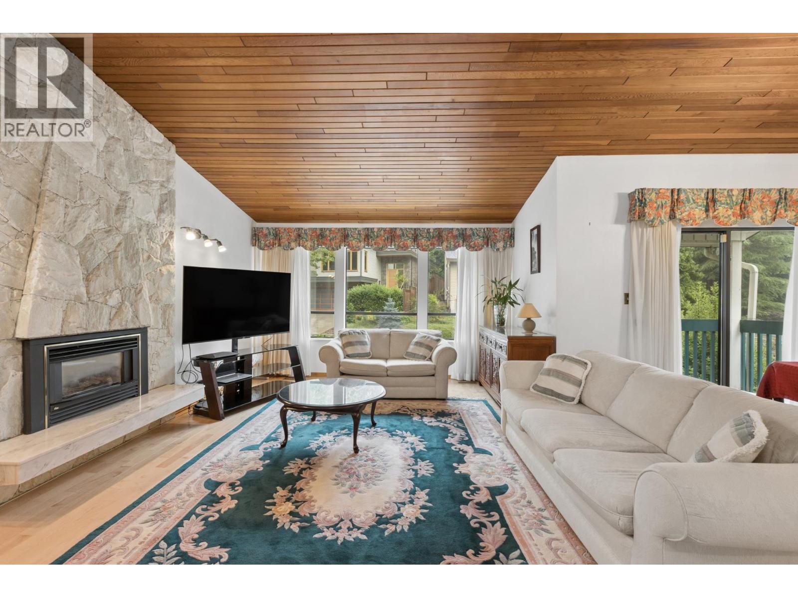 5609 WHITE PINE LANE