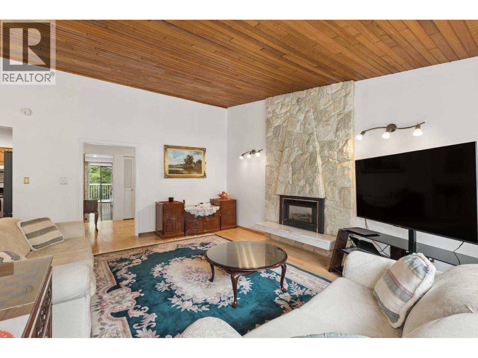 5609 WHITE PINE LANE