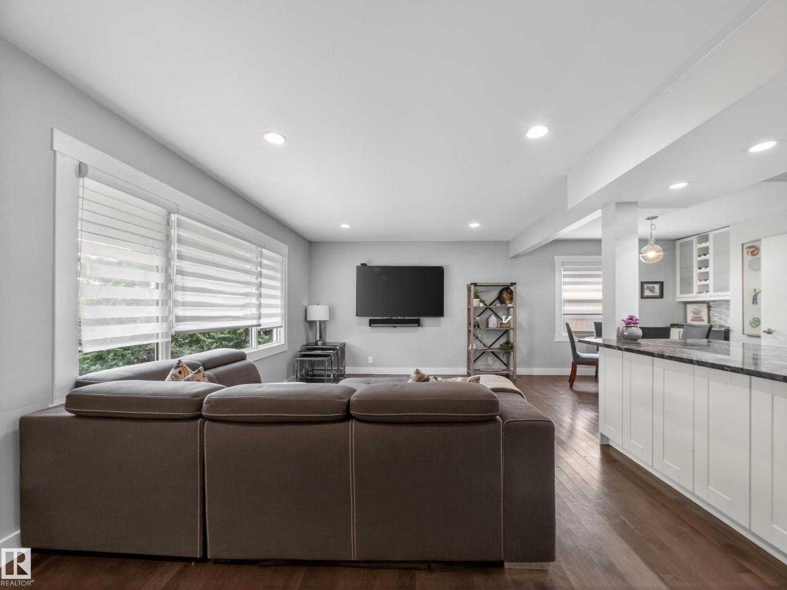 15803 83 AV NW