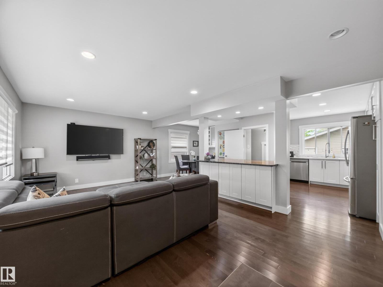 15803 83 AV NW