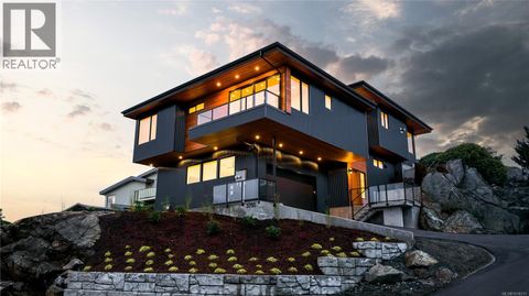 3700 Kootenay Pl Saanich BC V8P2G2