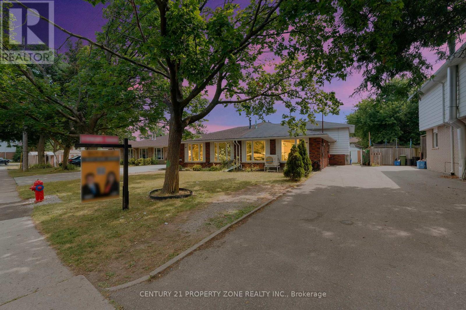 138 BERKINDALE DRIVE