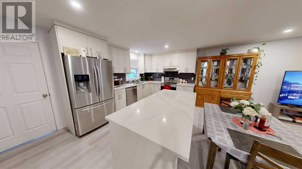 93 Mohawk Road W