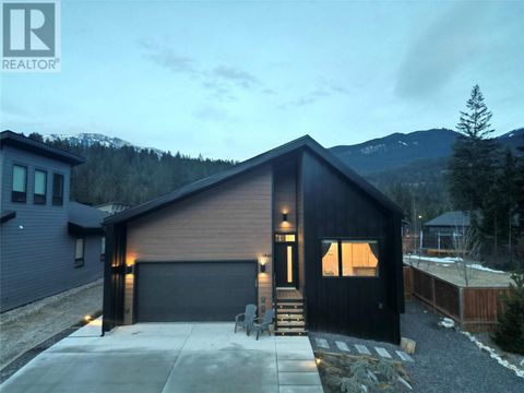 1448 JUNIPER Street Golden BC V0A1H6