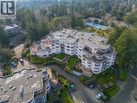 5407 2829 Arbutus Rd Saanich BC V8N5X5