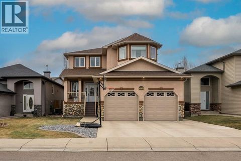 388 Grizzly Crescent N Lethbridge AB T1H4E6