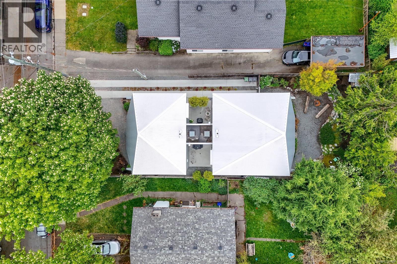 1427 Walnut St