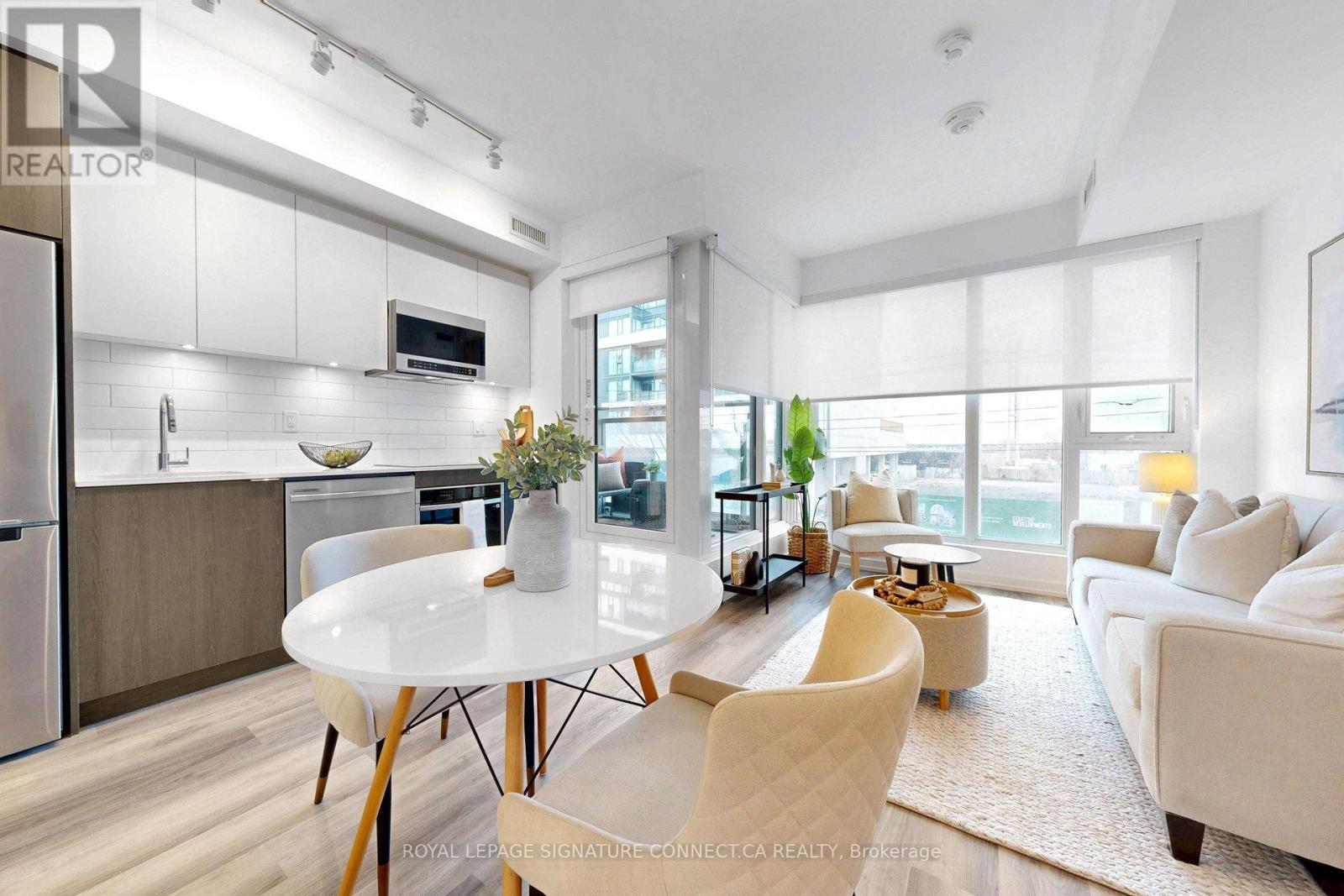 208 - 6 CHARTWELL ROAD