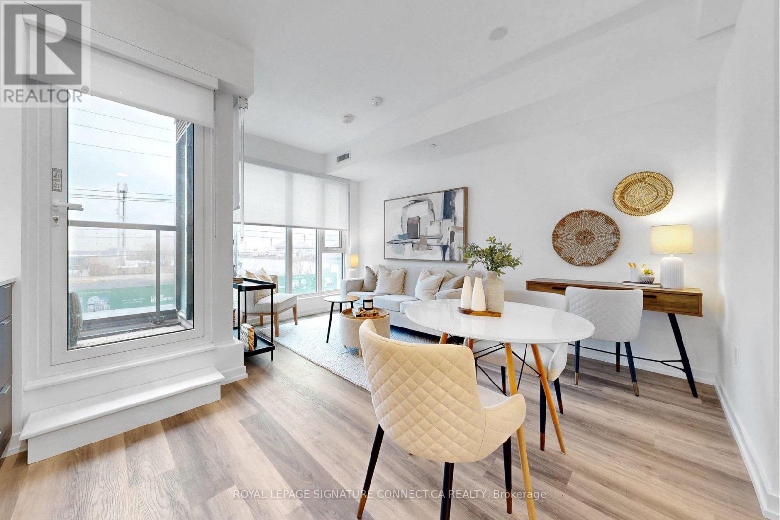 208 - 6 CHARTWELL ROAD