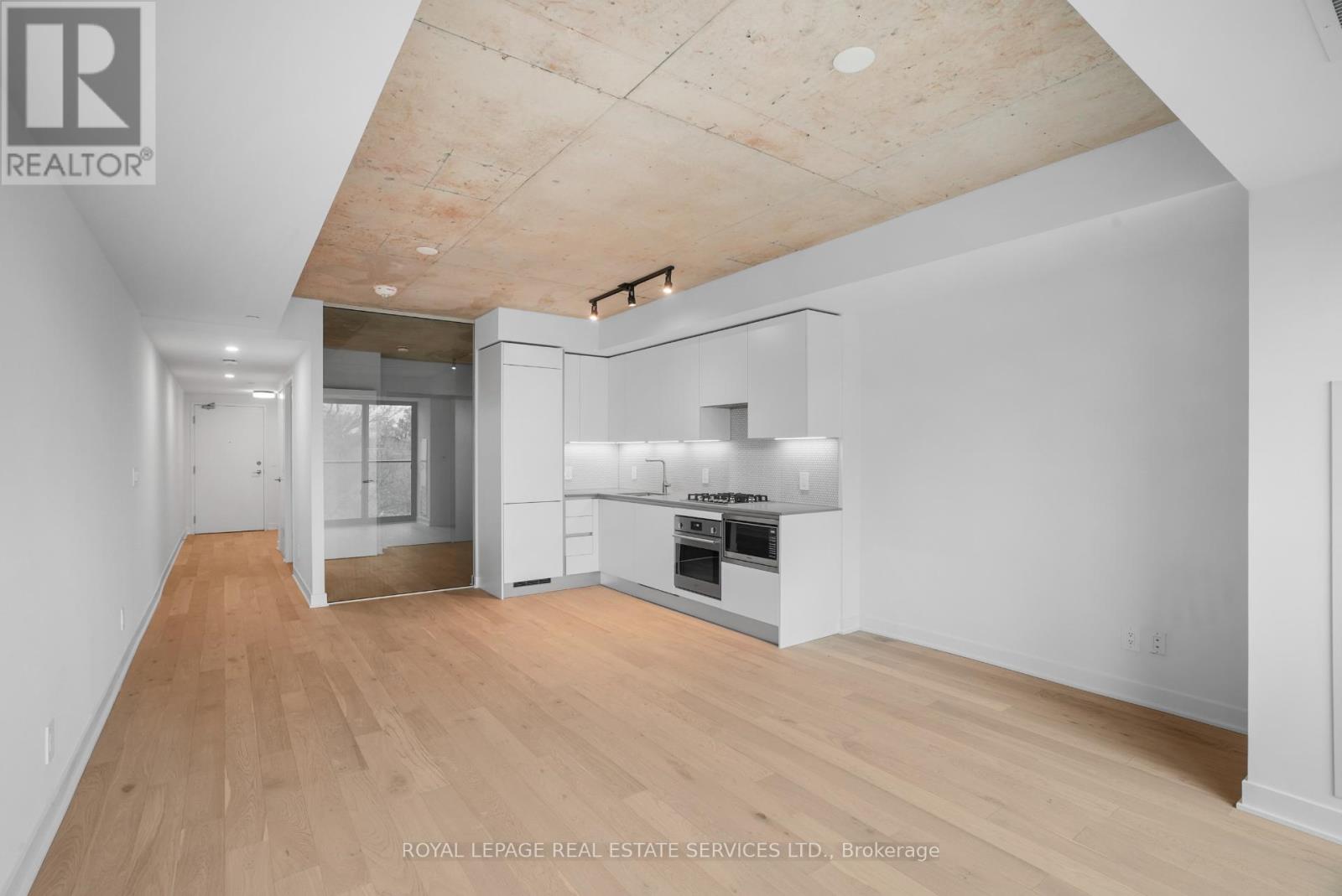 302 - 2720 DUNDAS STREET W