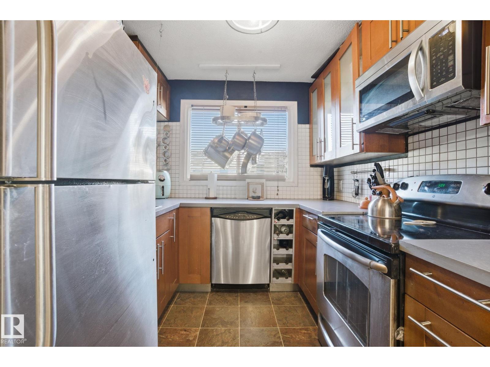 223 DICKINSFIELD CO NW