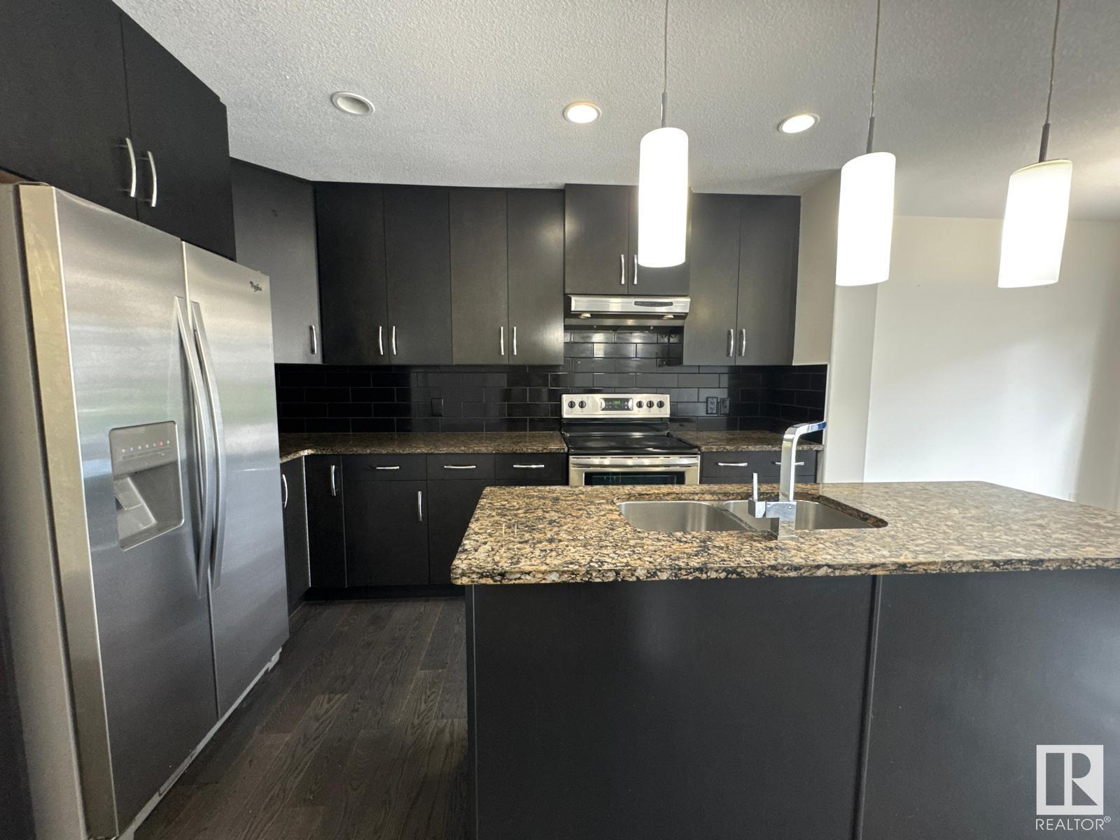 611 40 AV NW