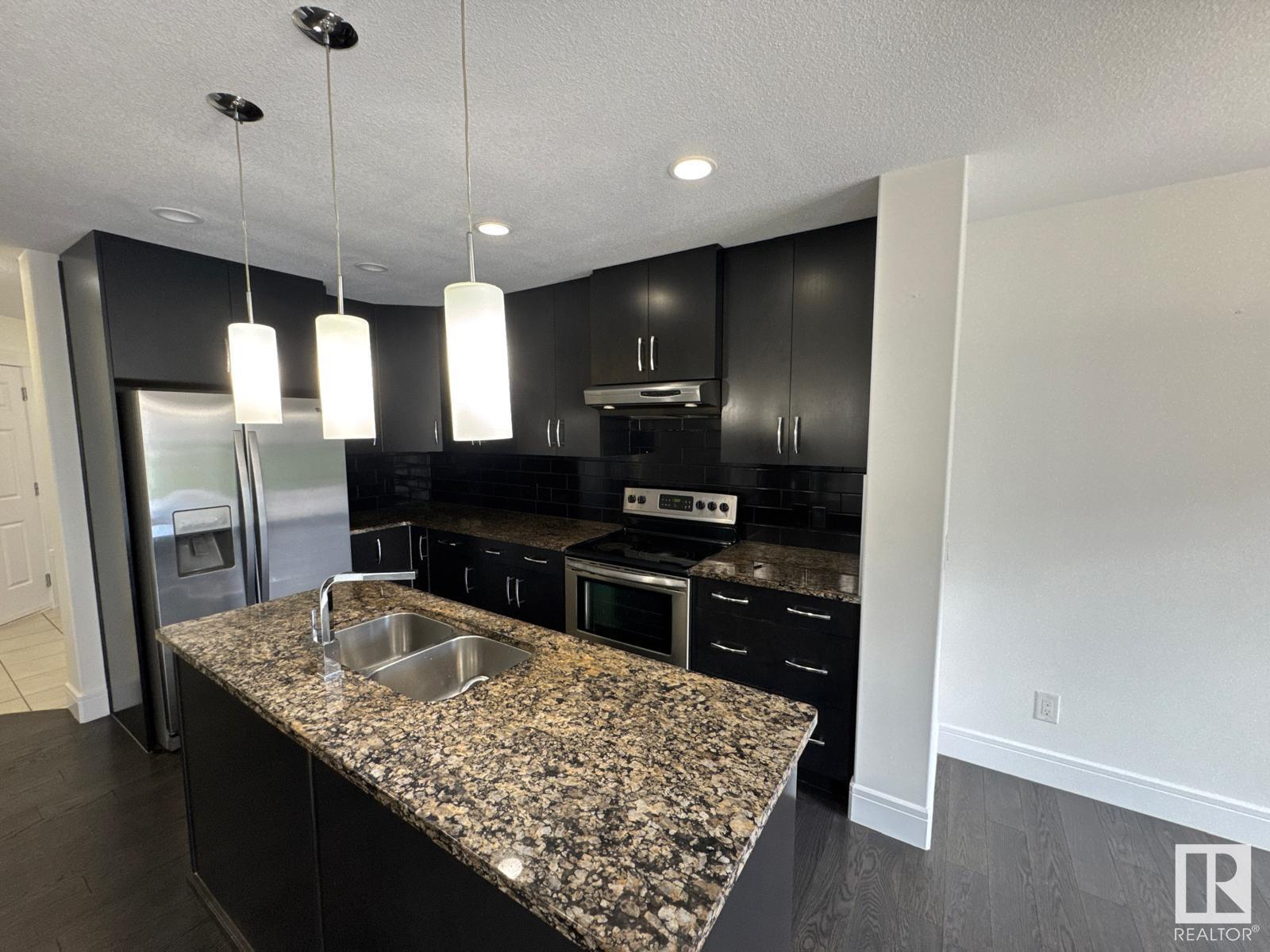 611 40 AV NW