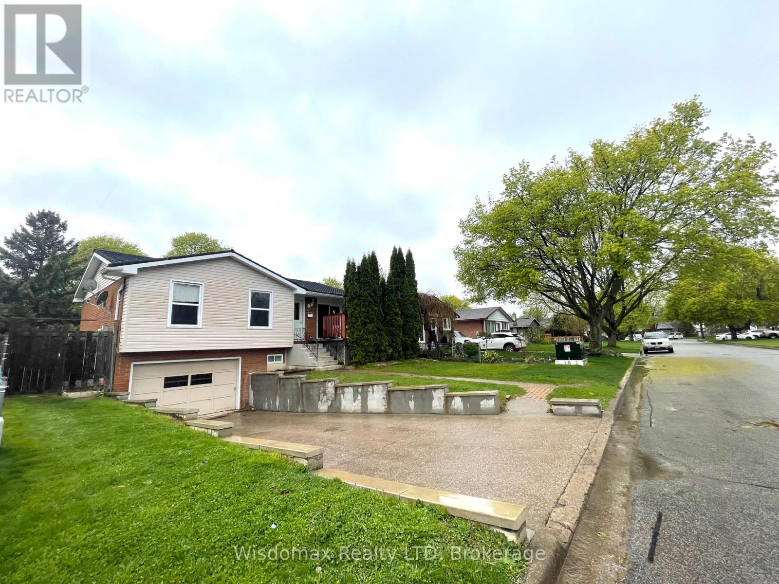 7 GREENMEADOW COURT