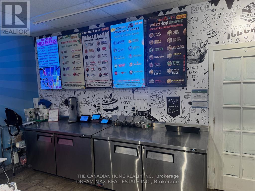 11 - 511 RAY LAWSON BOULEVARD E