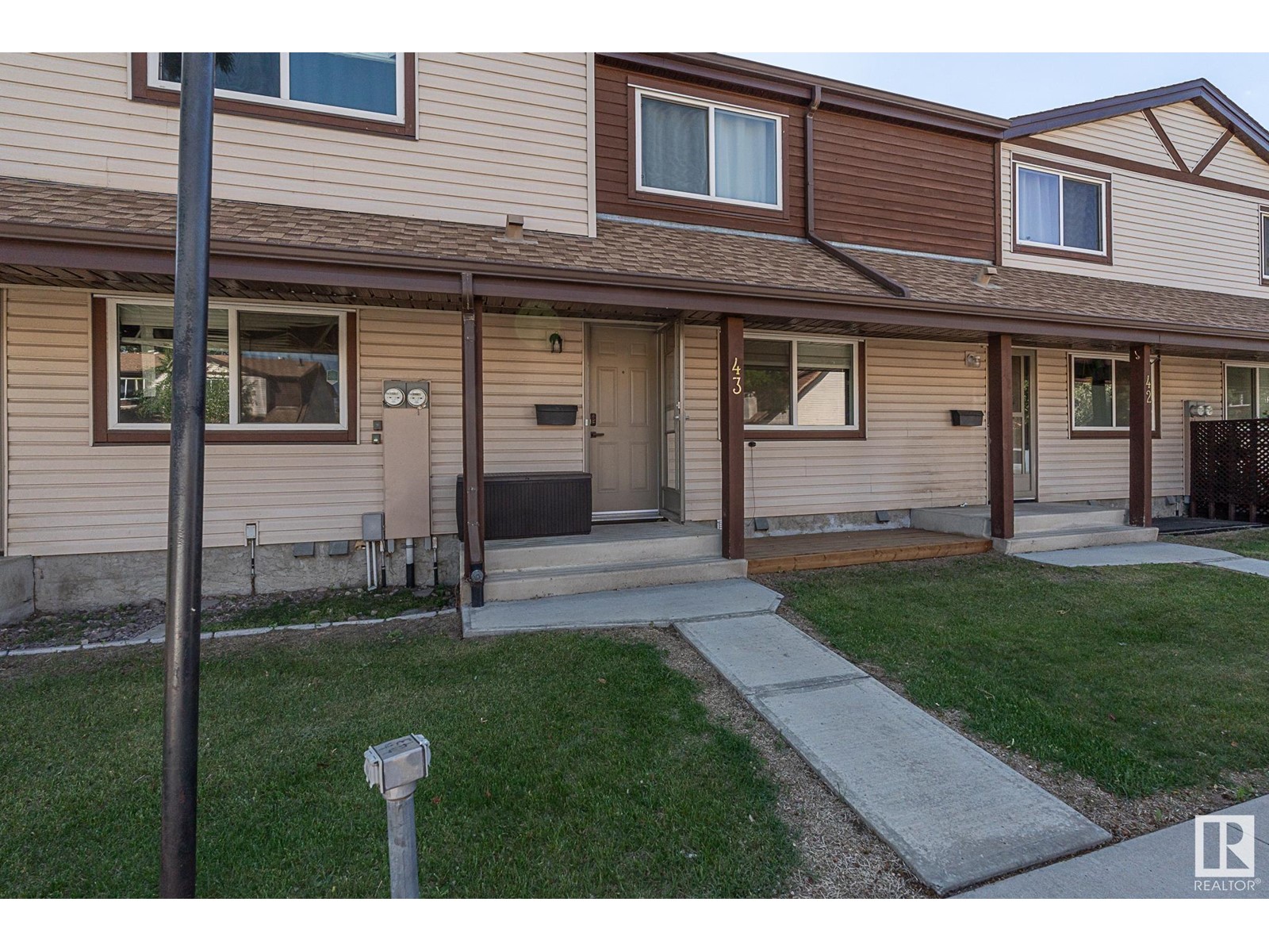 #43 13833 30 ST NW