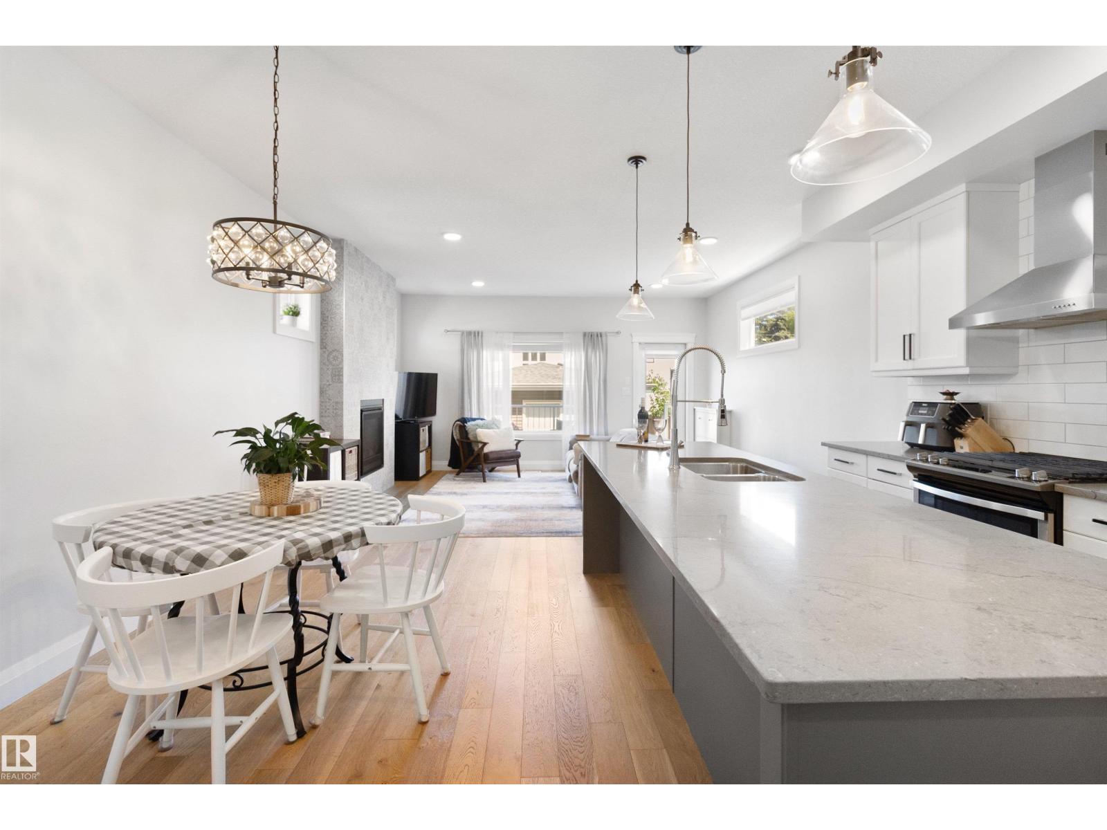 8534 81 AV NW