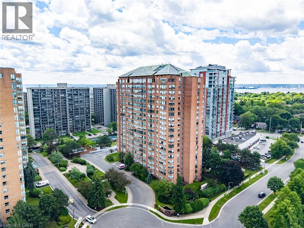 Photo 1 of 42 — 1270 MAPLE CROSSING Boulevard Unit# 1004, Burlington, ON L7S2J3
