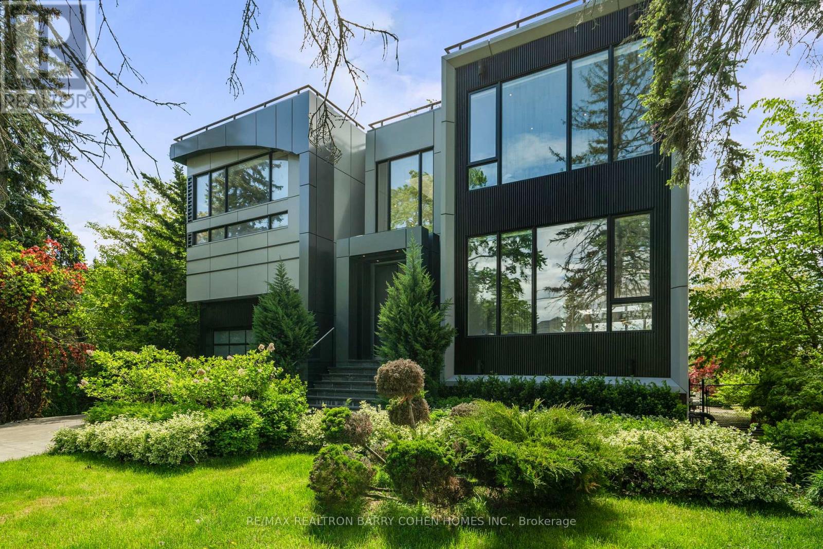 67 LAKE PROMENADE