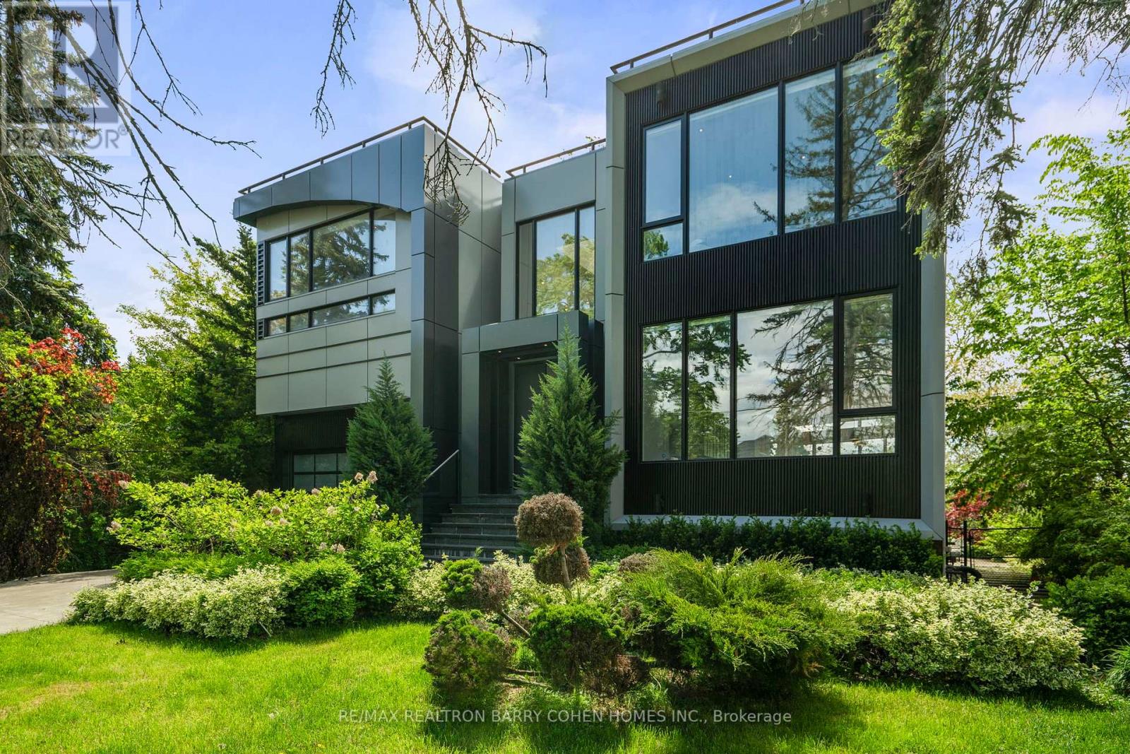 67 LAKE PROMENADE