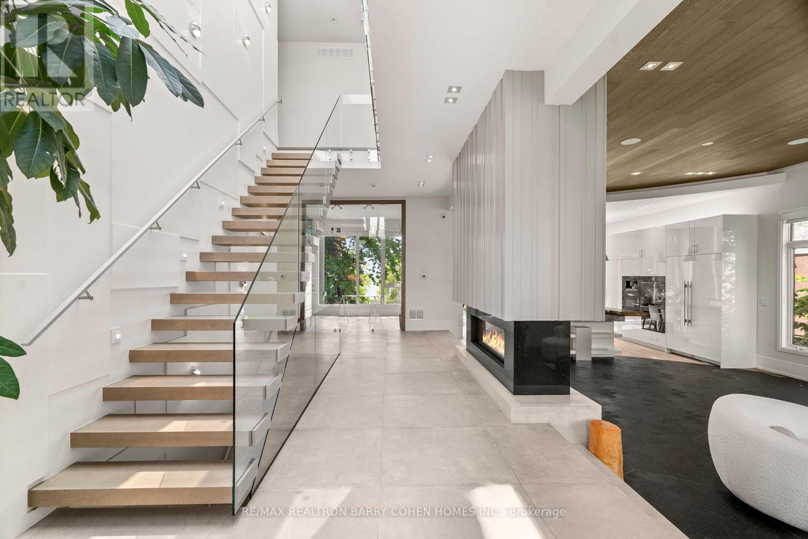 67 LAKE PROMENADE