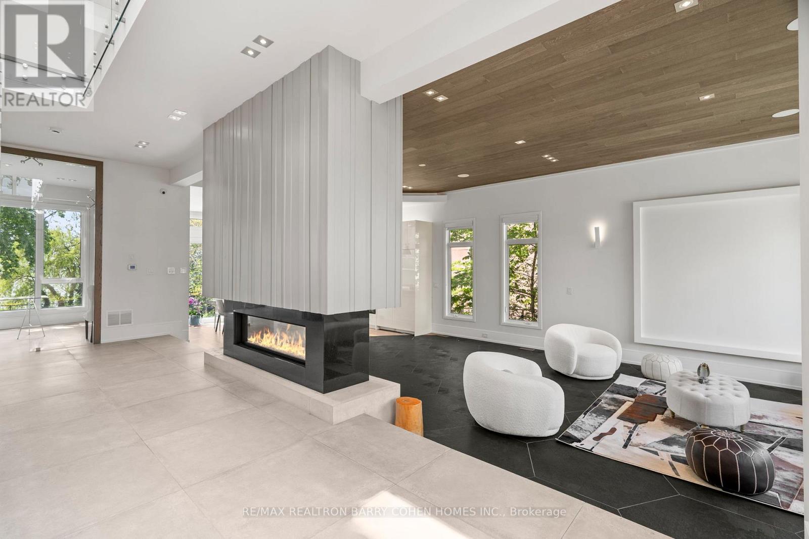 67 LAKE PROMENADE