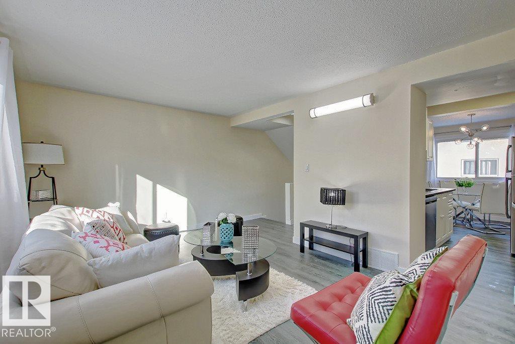 692 ABBOTTSFIELD RD NW