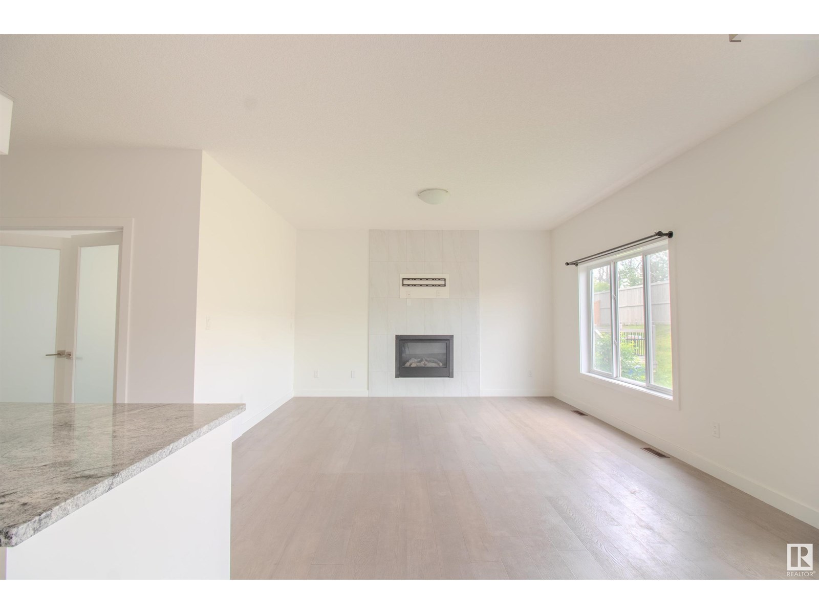 1124 152 AV NW