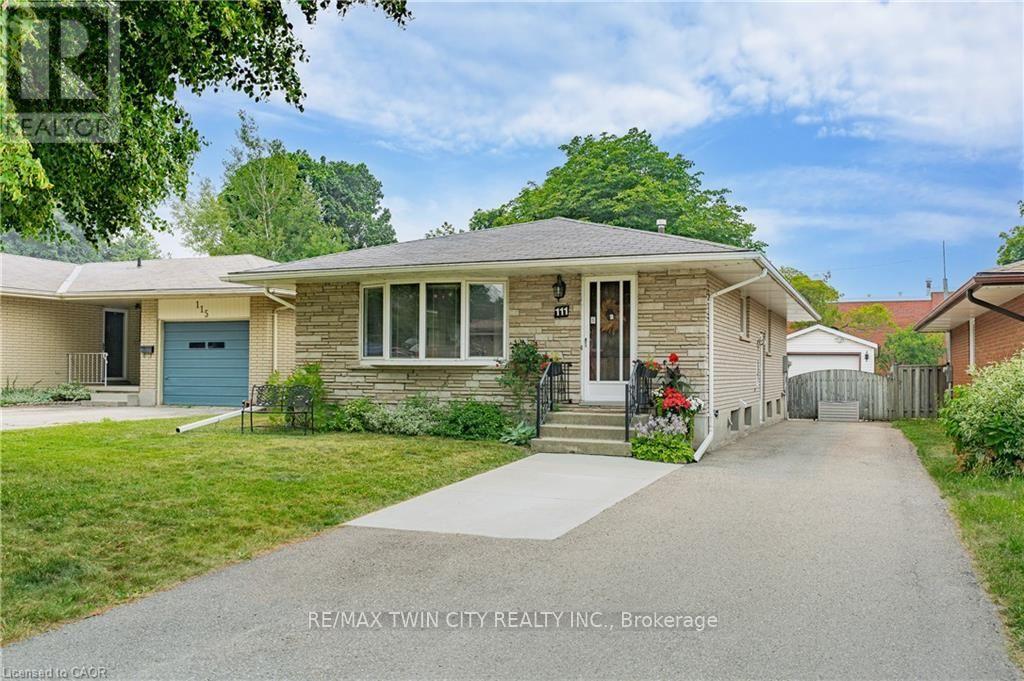 111 KIMBERLY CRESCENT