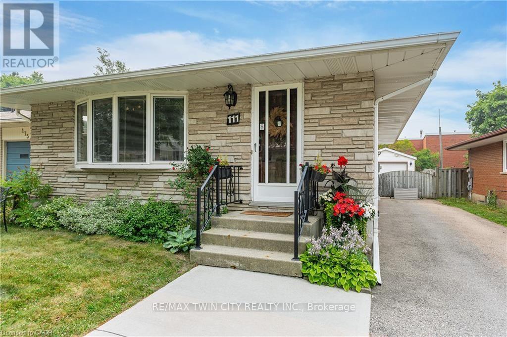 111 KIMBERLY CRESCENT
