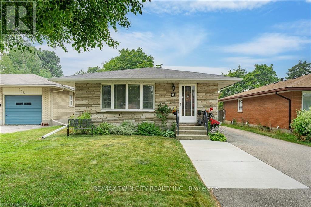 111 KIMBERLY CRESCENT