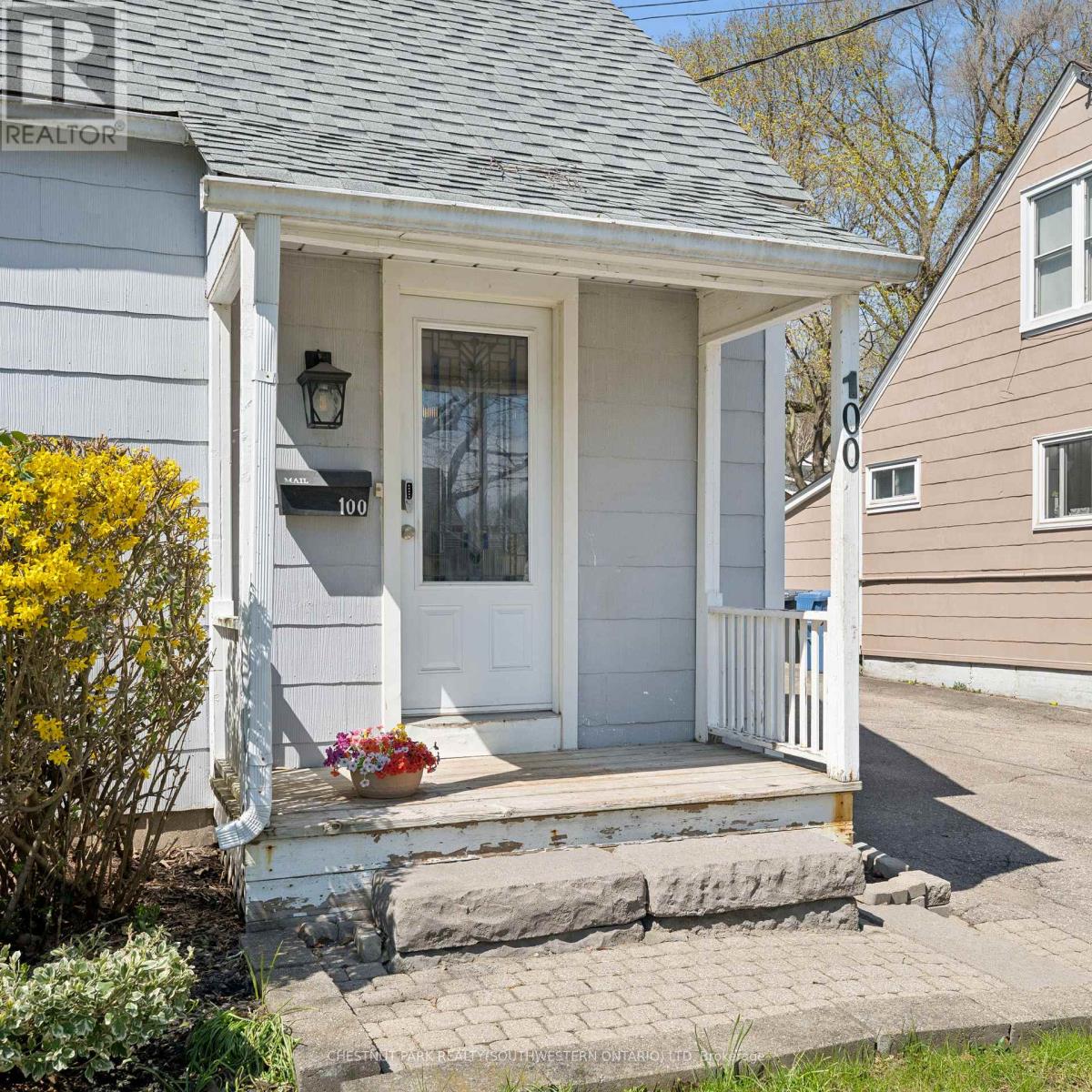 100 MEMORIAL CRESCENT