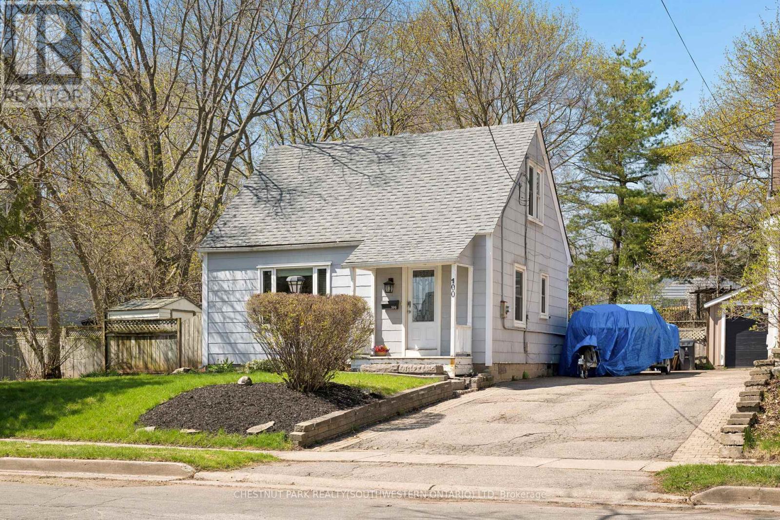 100 MEMORIAL CRESCENT