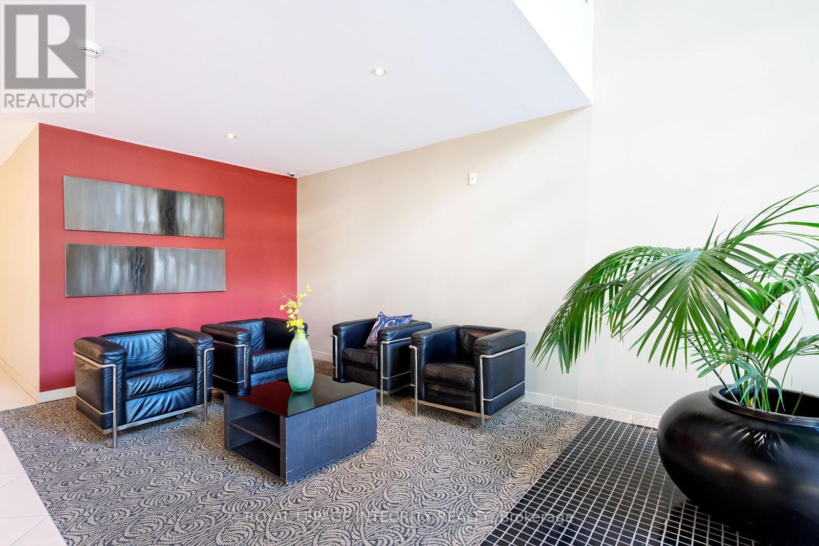 203 - 138 SOMERSET STREET W