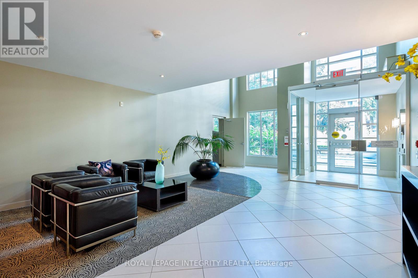 203 - 138 SOMERSET STREET W