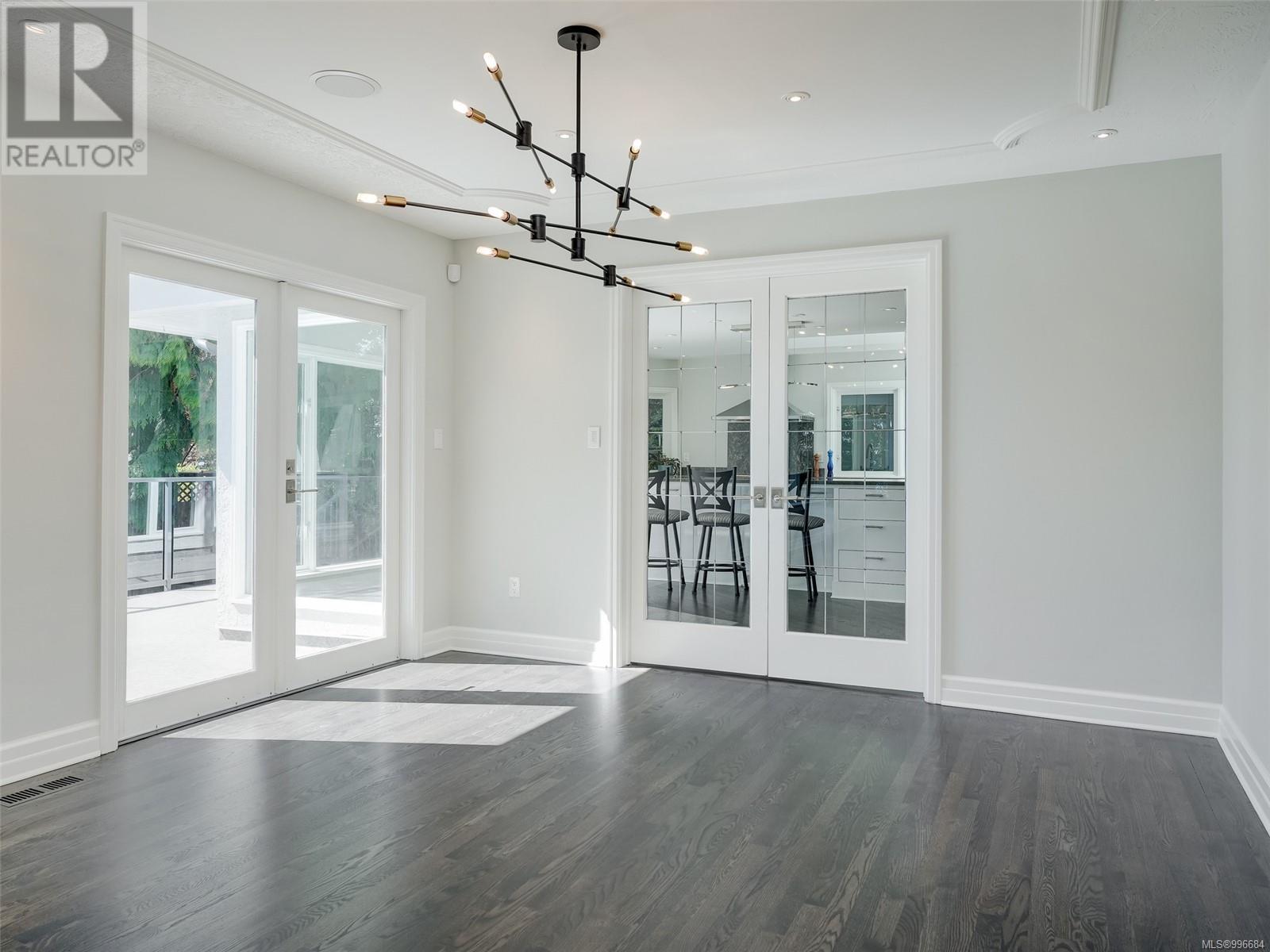 3977 Lexington Ave