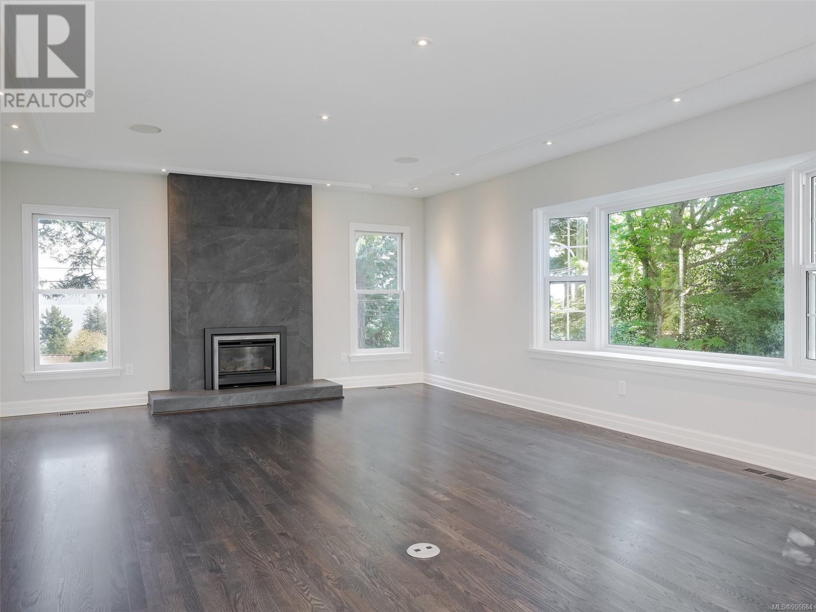 3977 Lexington Ave