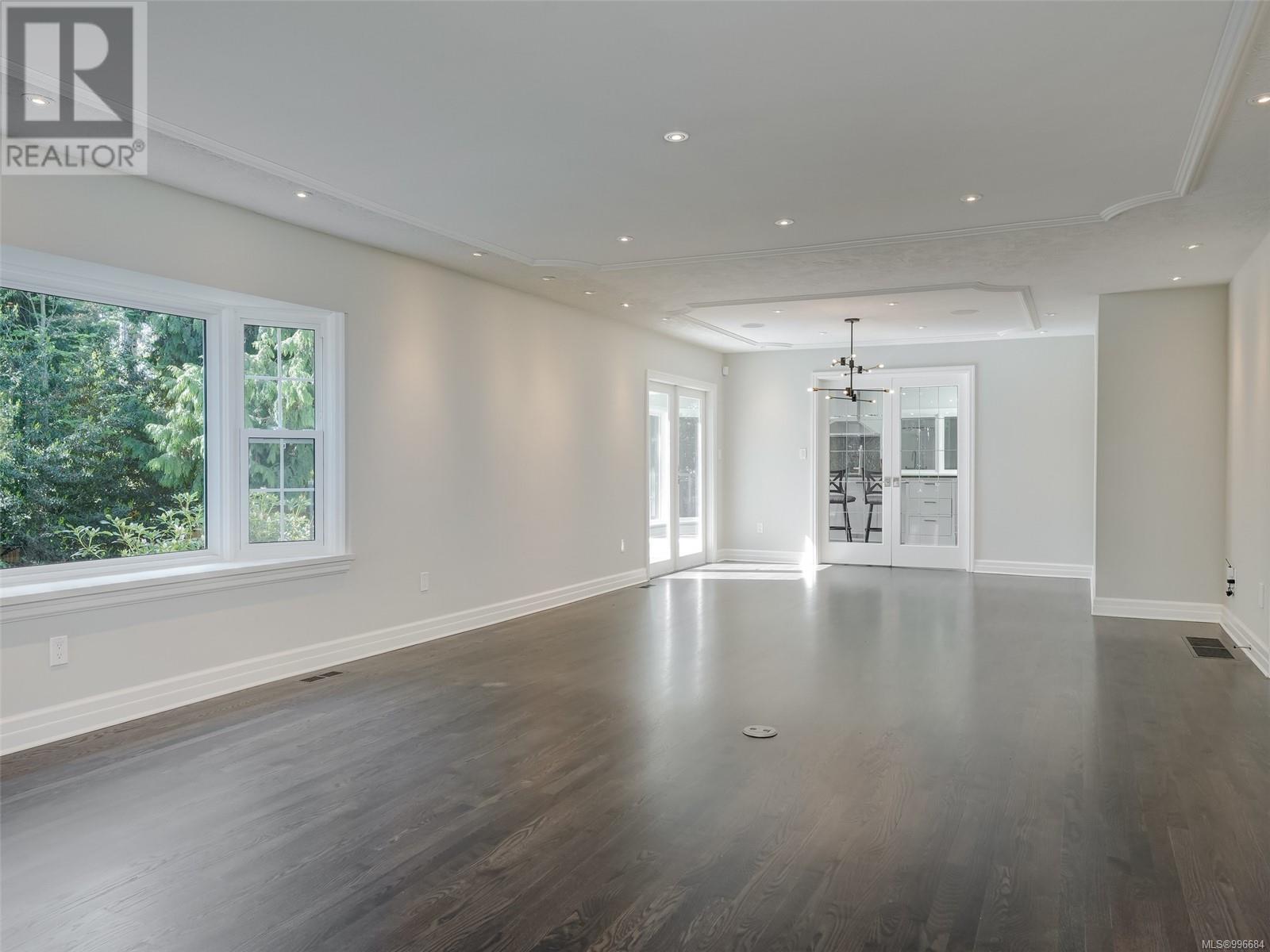 3977 Lexington Ave
