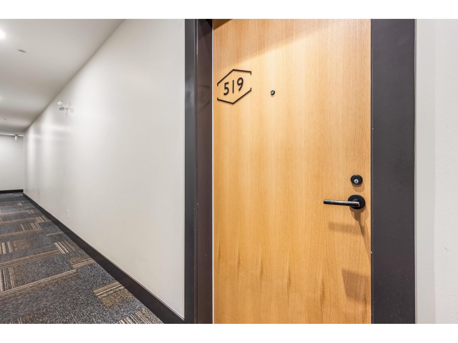 519 2493 MONTROSE AVENUE