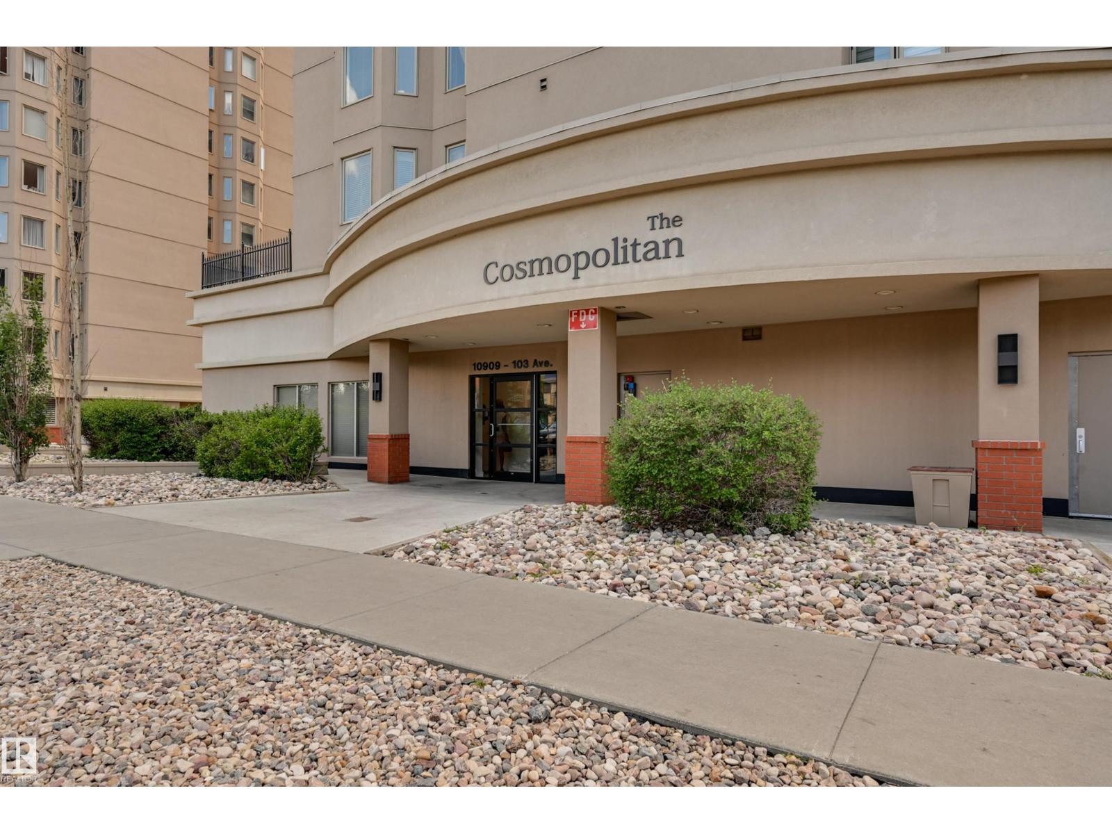 #306 10909 103 AV NW